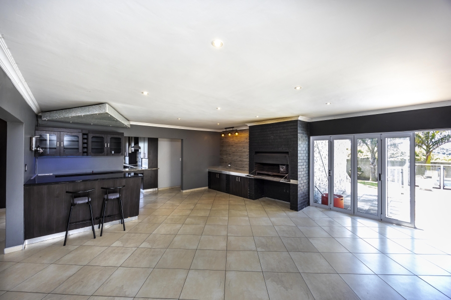 4 Bedroom Property for Sale in Sunrise On Sea Eastern Cape